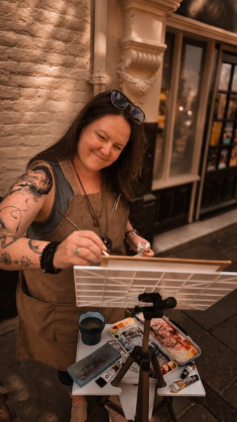 Aliya Bodnar, contemporary artist, painting en plein air in watercolour on Rochester High Street, Kent